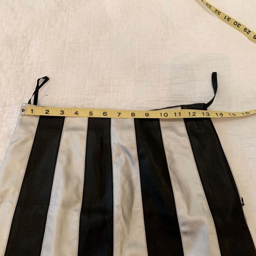 ❤️ BUDDY LOVE❤️NWT! LEATHER SILVER STRIPE MINI SKIRT!❤️ - Picture 3 of 6